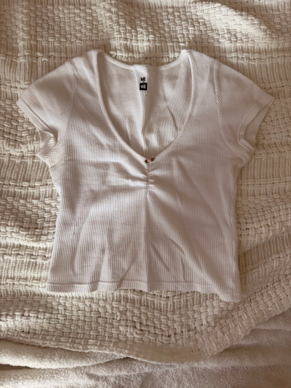 PacSun White Ribbed V‑Neck Cropped Tee with Front Gather